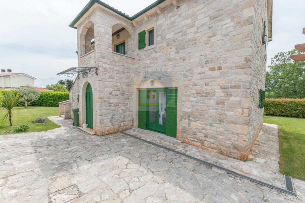 Poreč, dintorni, Splendida casa in pietra con grande giardino e piscina, a 12 km dal mare
