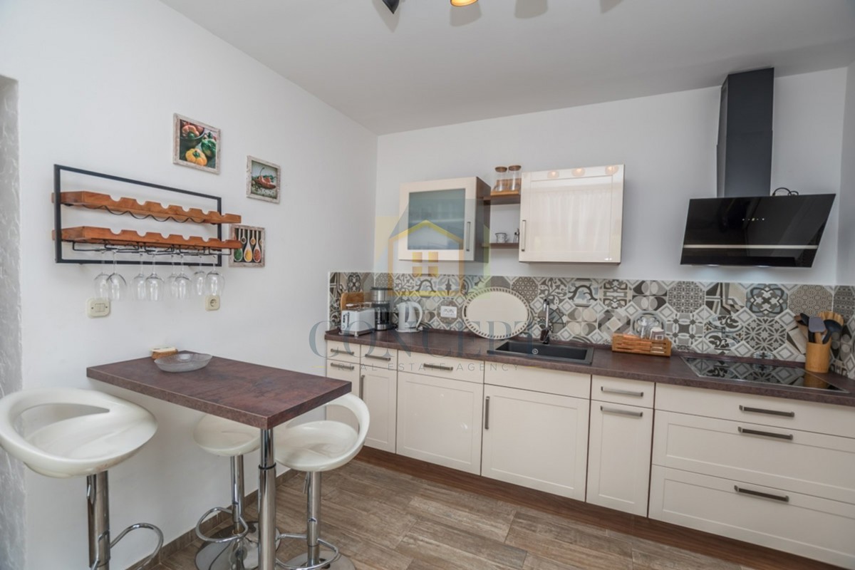 Poreč, dintorni, Splendida casa in pietra con grande giardino e piscina, a 12 km dal mare