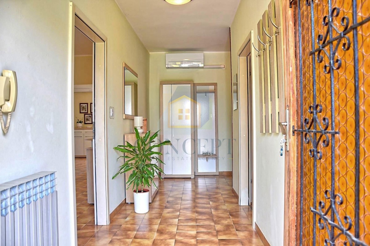 Poreč, Funtana, Casa spaziosa con grande giardino, a 400 m dal mare