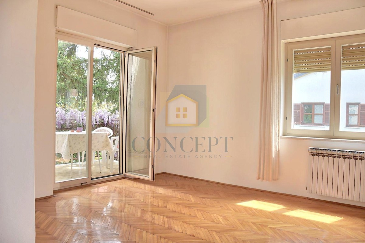 Poreč, Funtana, Casa spaziosa con grande giardino, a 400 m dal mare