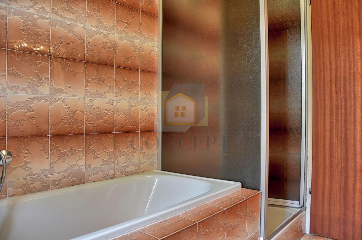 Poreč, Funtana, Casa spaziosa con grande giardino, a 400 m dal mare