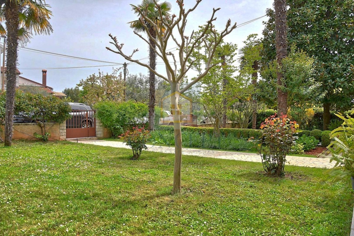 Poreč, Funtana, Casa spaziosa con grande giardino, a 400 m dal mare