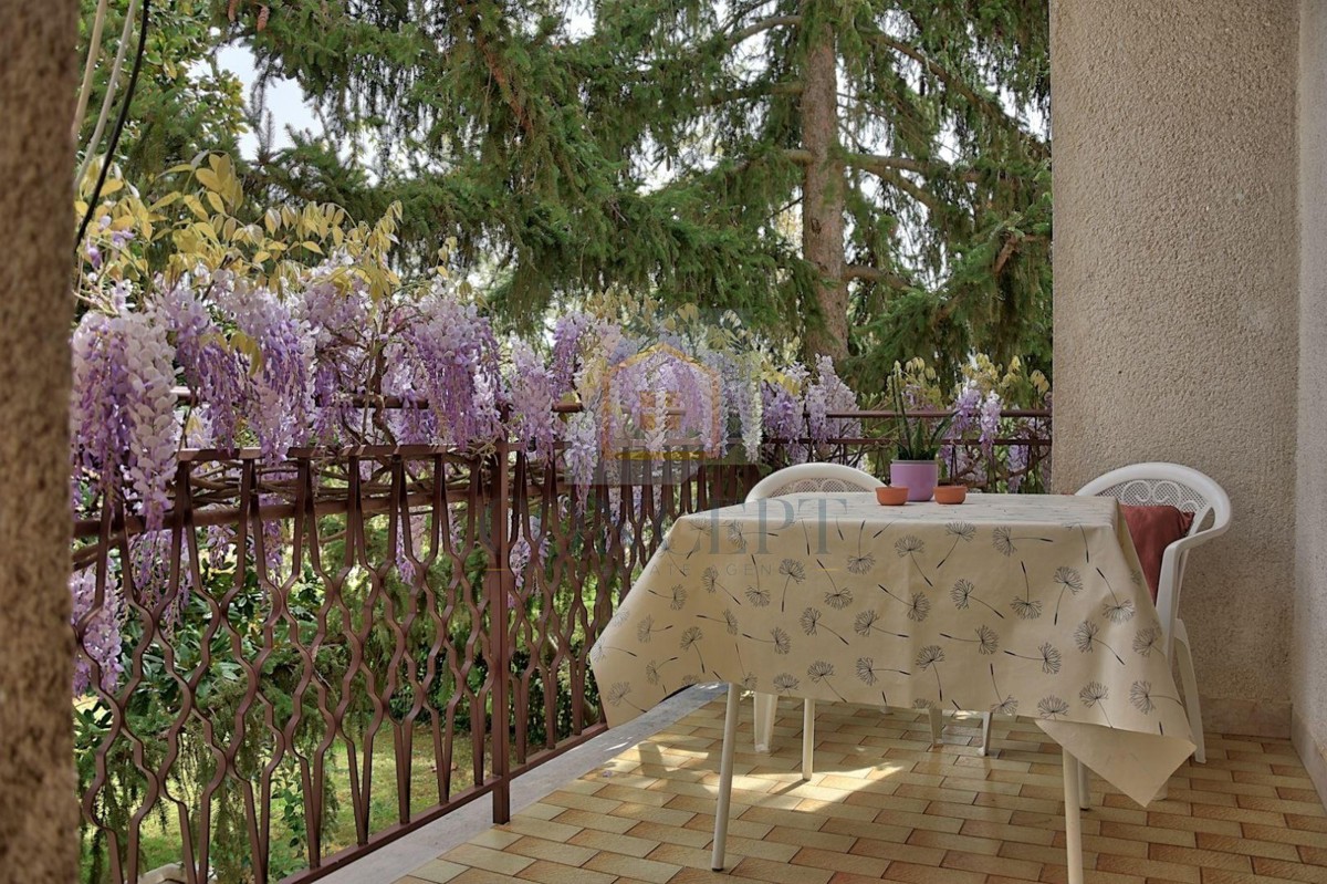 Poreč, Funtana, Casa spaziosa con grande giardino, a 400 m dal mare