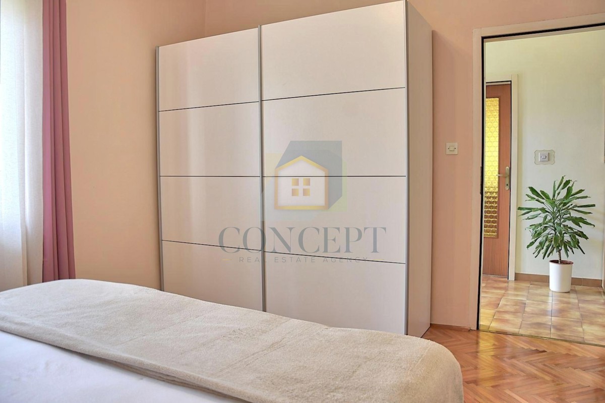 Poreč, Funtana, Casa spaziosa con grande giardino, a 400 m dal mare