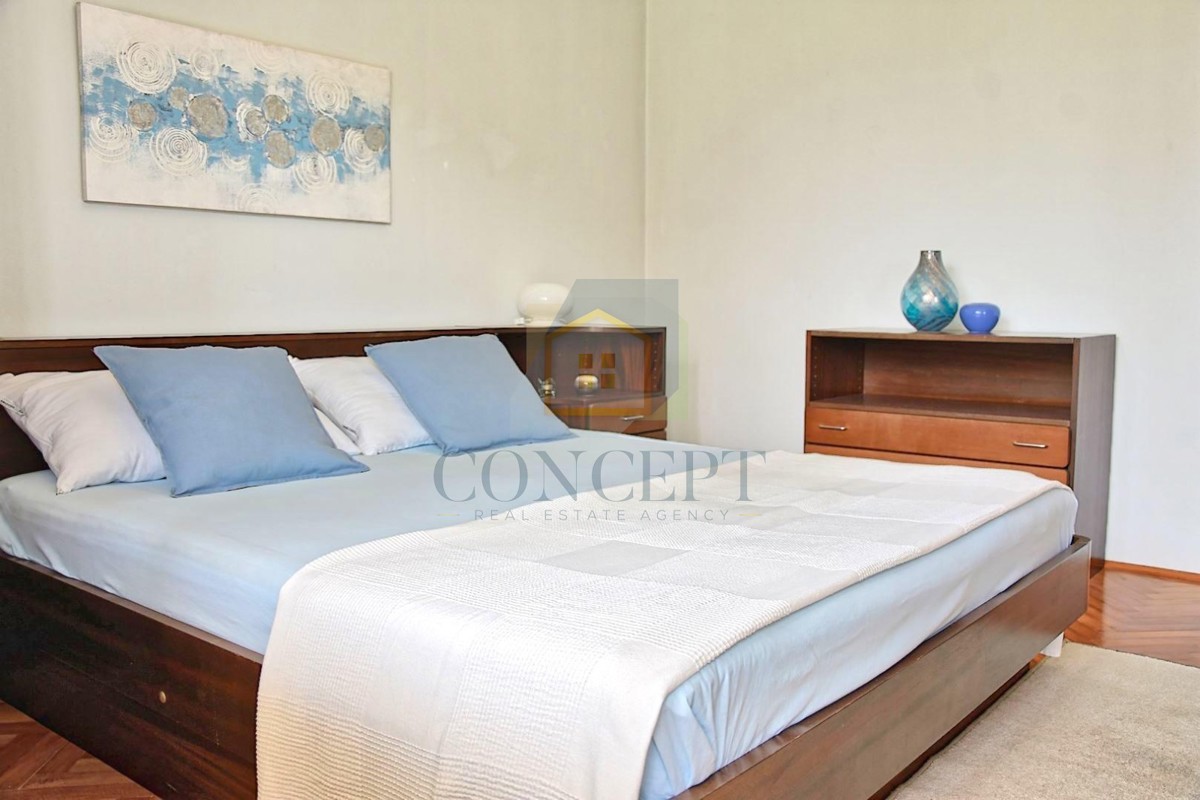 Poreč, Funtana, Casa spaziosa con grande giardino, a 400 m dal mare