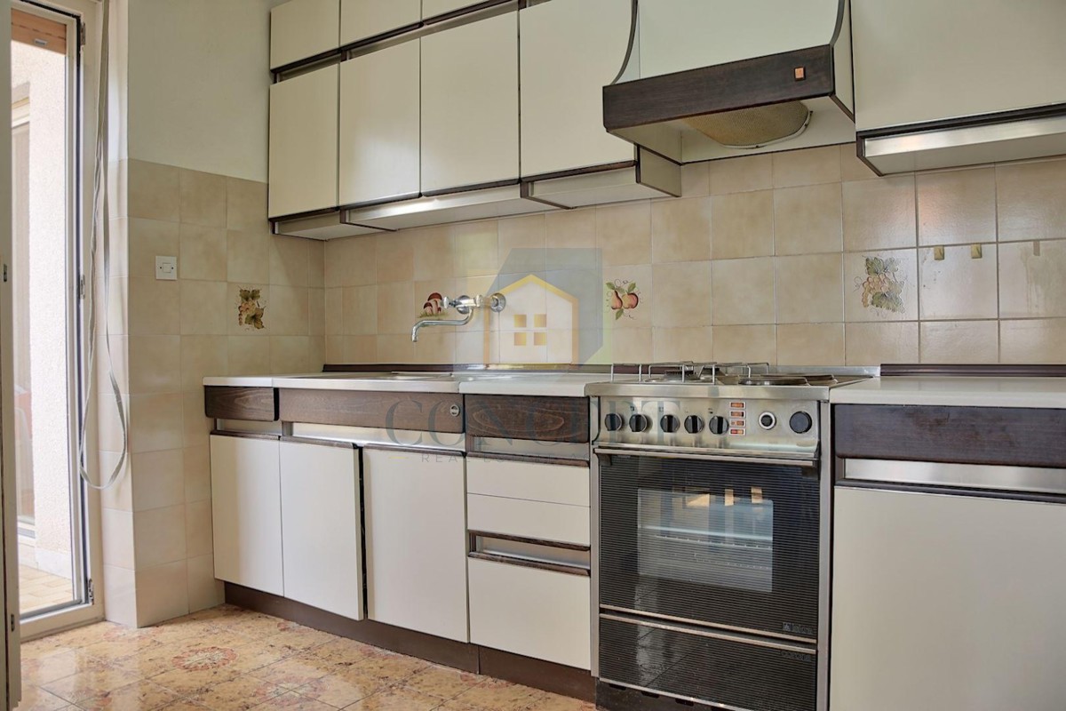 Poreč, Funtana, Casa spaziosa con grande giardino, a 400 m dal mare