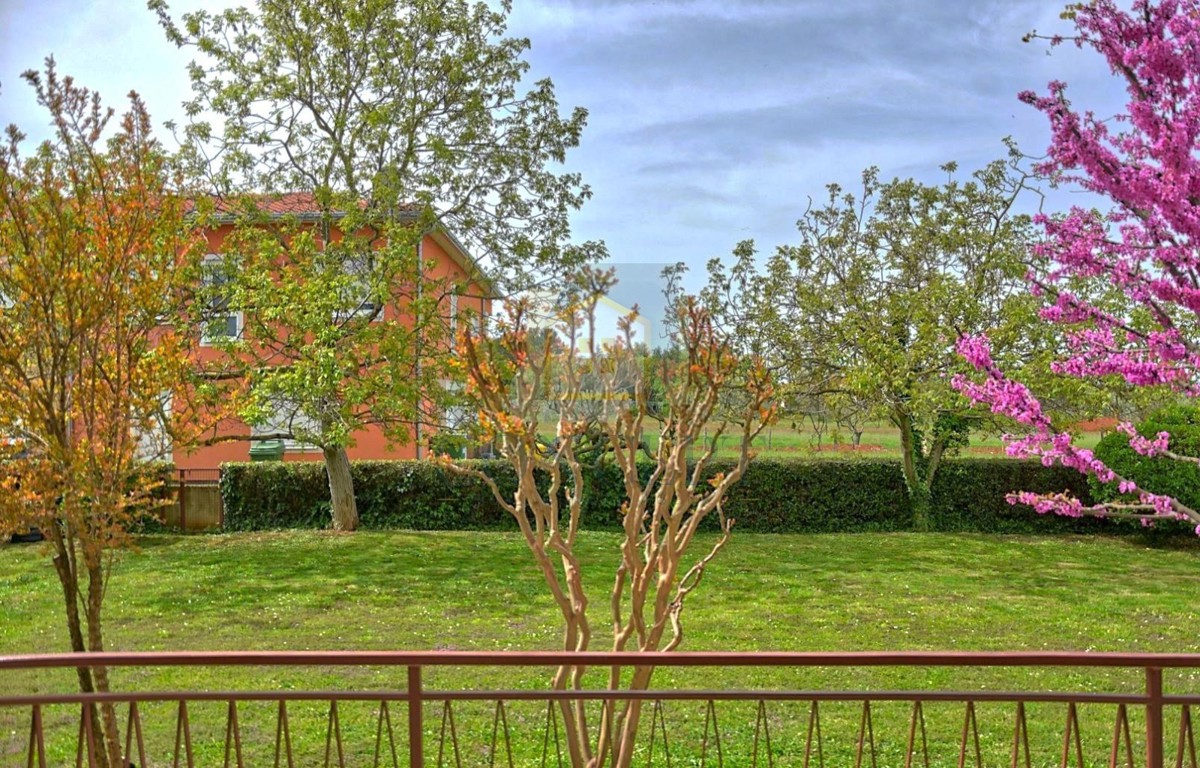 Poreč, Funtana, Casa spaziosa con grande giardino, a 400 m dal mare