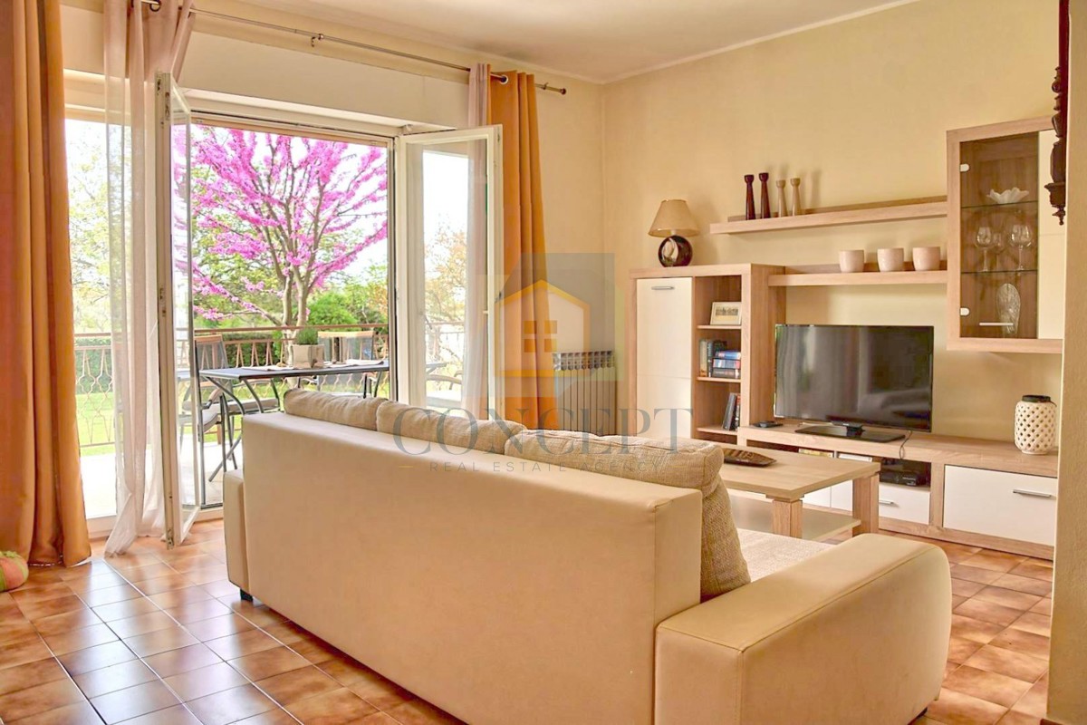 Poreč, Funtana, Casa spaziosa con grande giardino, a 400 m dal mare