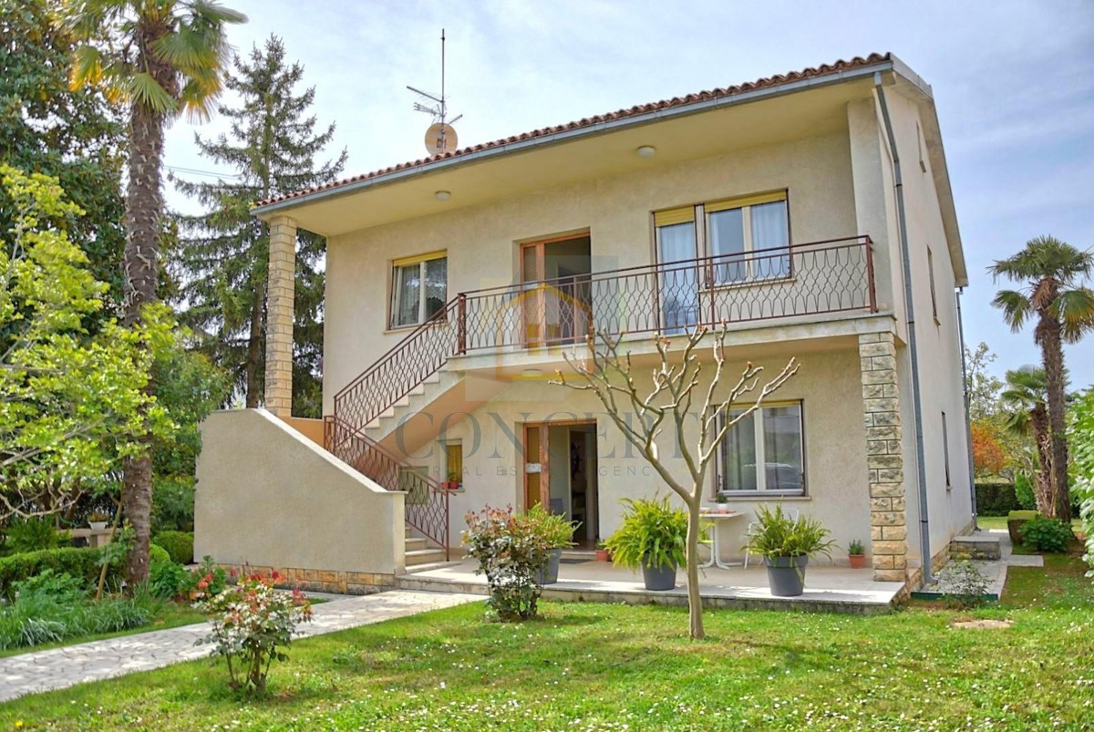 Poreč, Funtana, Casa spaziosa con grande giardino, a 400 m dal mare