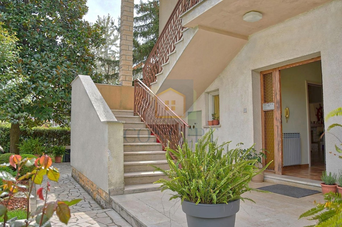 Poreč, Funtana, Casa spaziosa con grande giardino, a 400 m dal mare