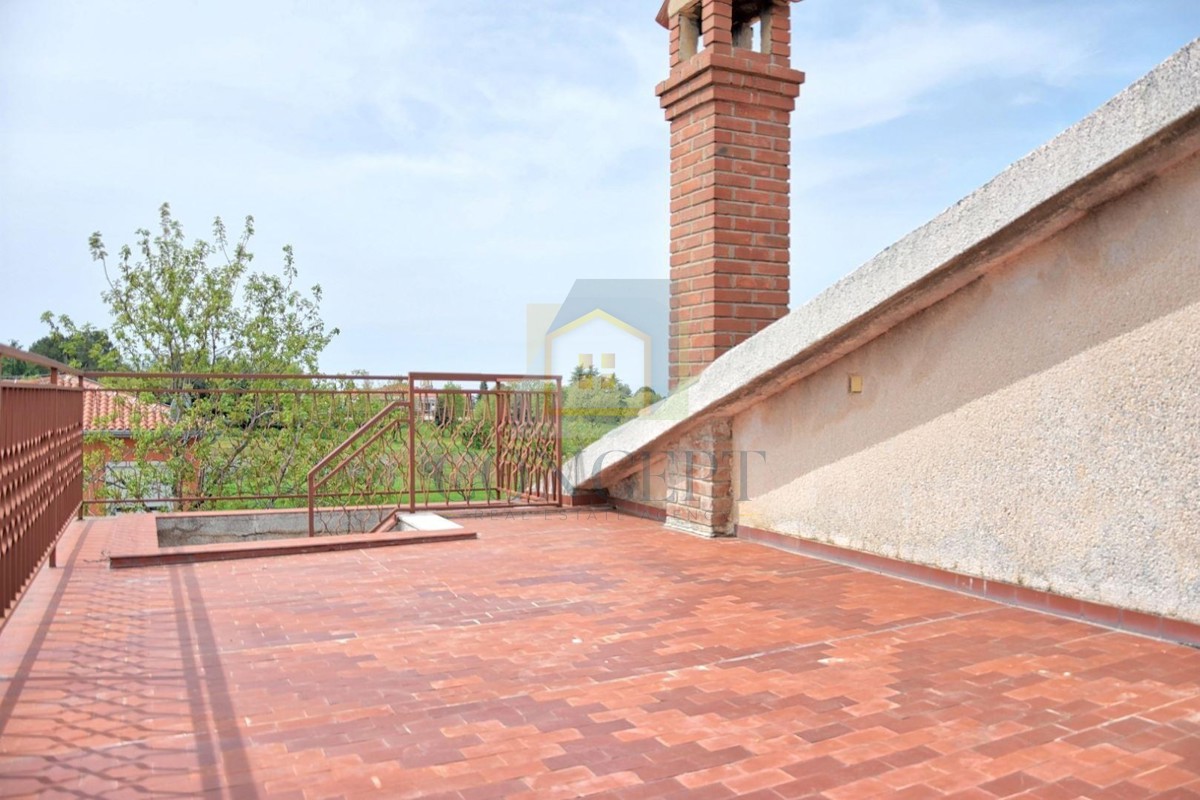 Poreč, Funtana, Casa spaziosa con grande giardino, a 400 m dal mare