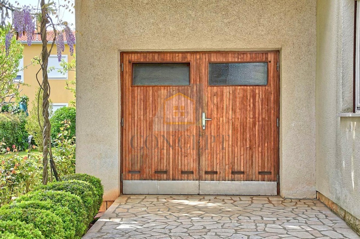 Poreč, Funtana, Casa spaziosa con grande giardino, a 400 m dal mare