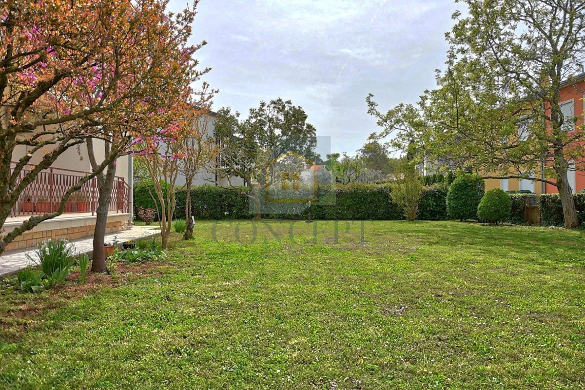 Poreč, Funtana, Casa spaziosa con grande giardino, a 400 m dal mare