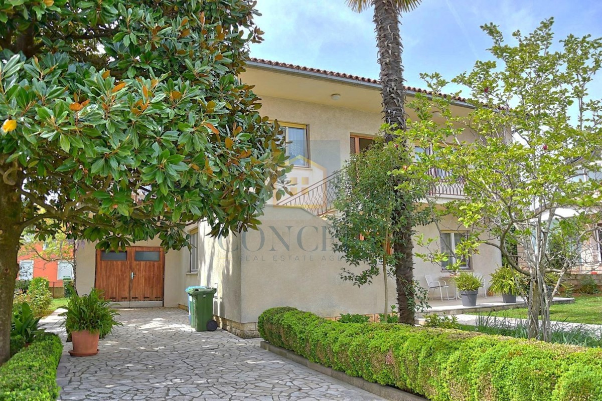 Poreč, Funtana, Casa spaziosa con grande giardino, a 400 m dal mare