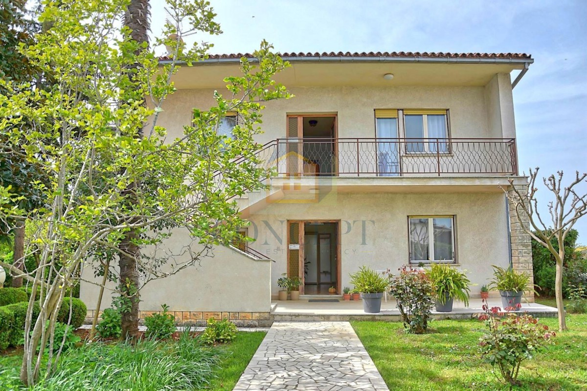 Poreč, Funtana, Casa spaziosa con grande giardino, a 400 m dal mare