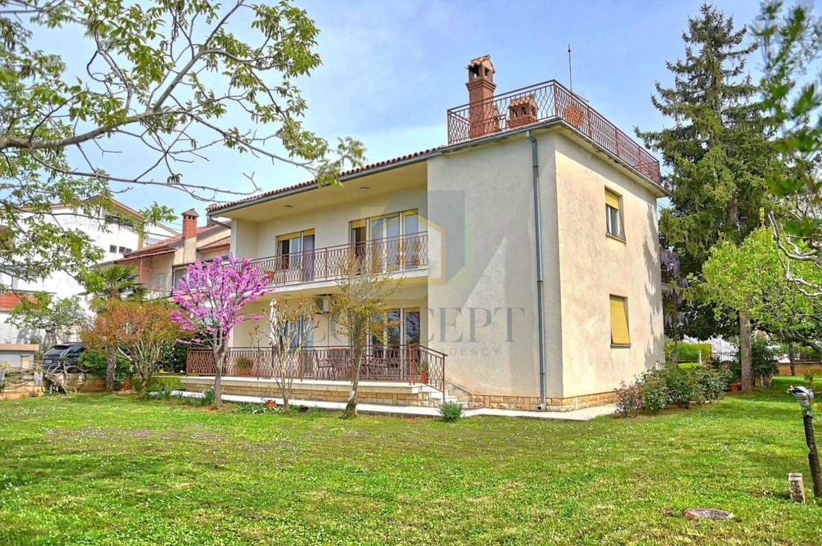 Poreč, Funtana, Casa spaziosa con grande giardino, a 400 m dal mare