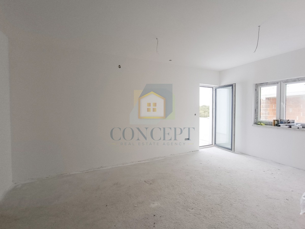 Poreč, dintorni, Appartamento al piano terra con due camere da letto in ottima posizione, a 3 km dal mare.