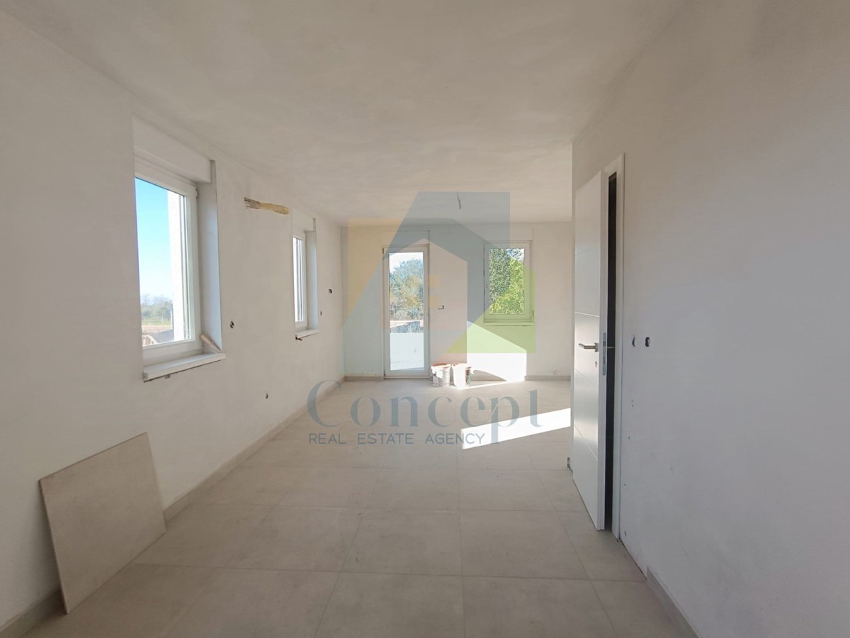 Poreč, dintorni, appartamento su due piani con due camere da letto e giardino