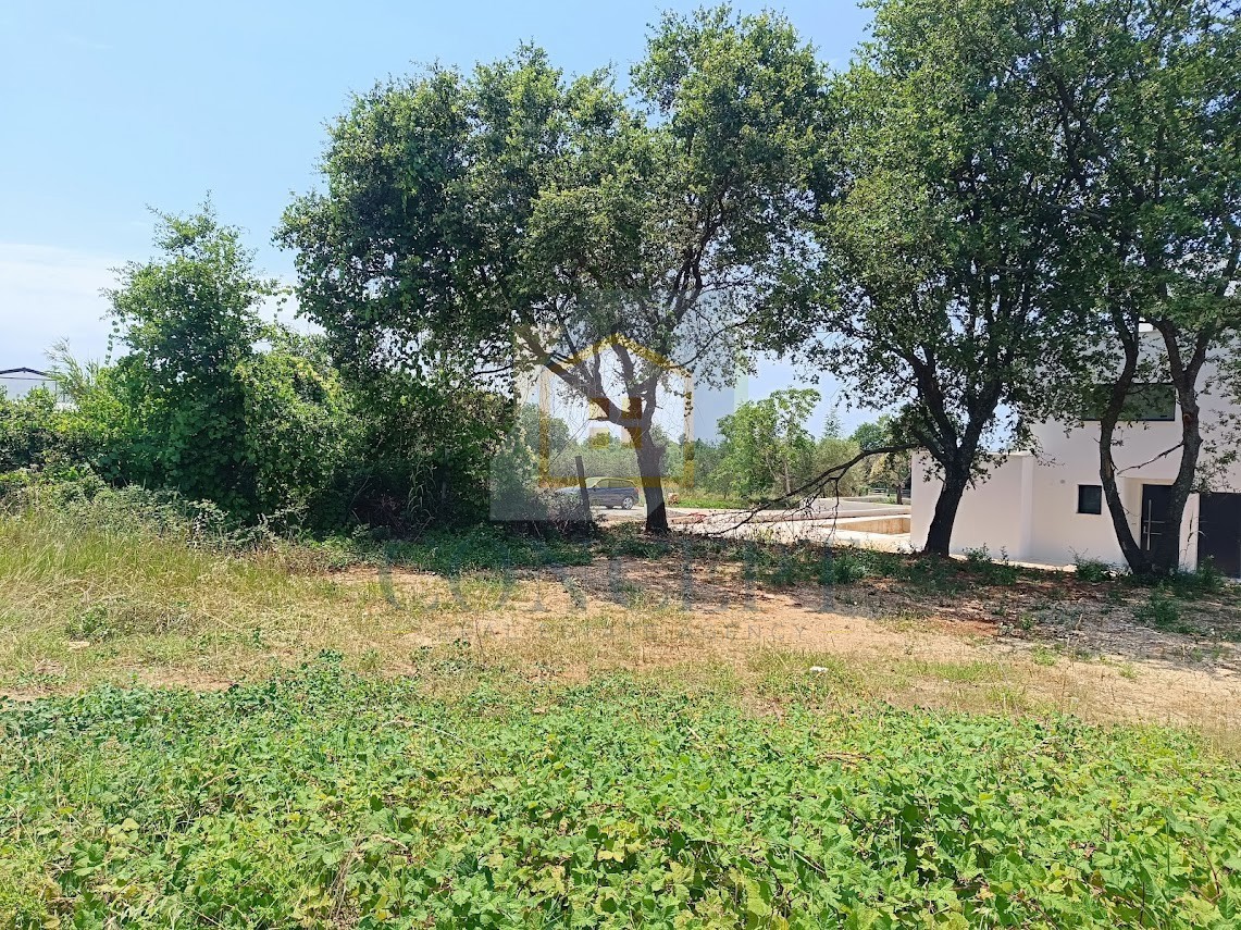 Poreč, zona circostante, Terreno edificabile con vista mare, a 1,5 km dal mare