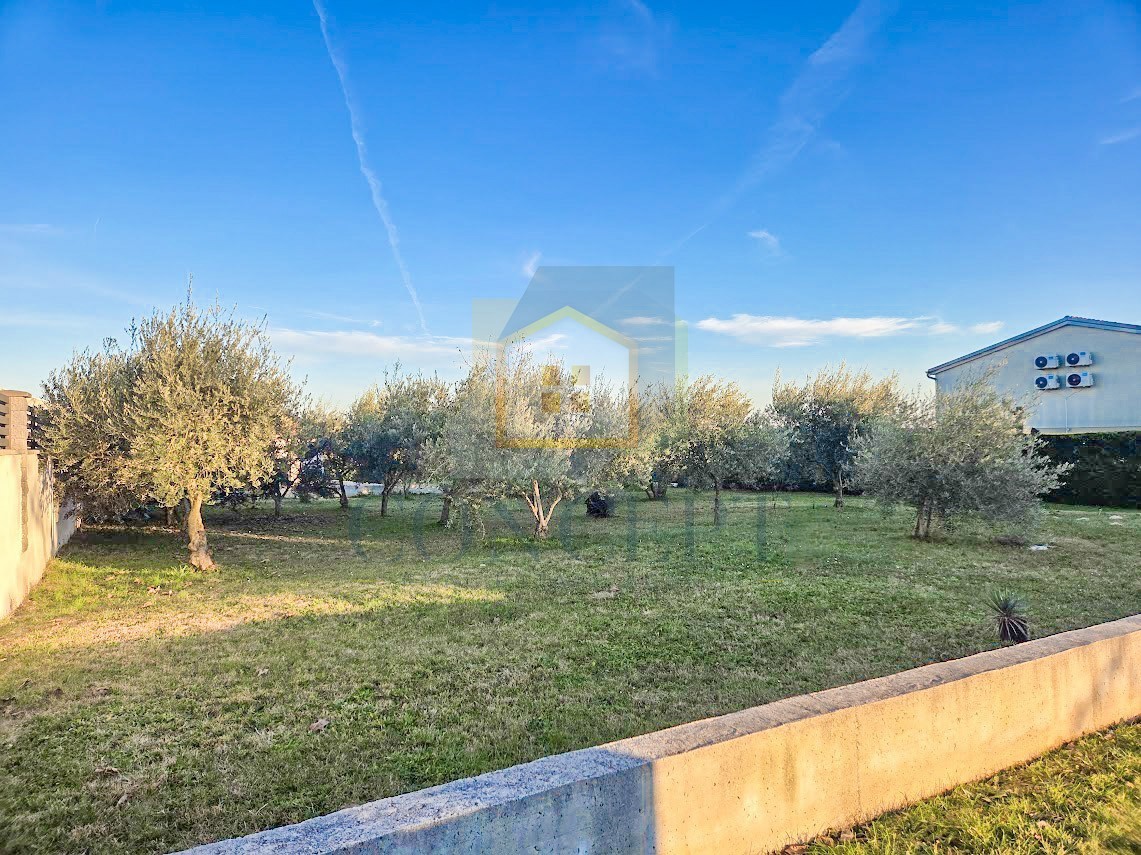 Poreč, dintorni, Terreno edificabile in ottima posizione, 11 km dal mare