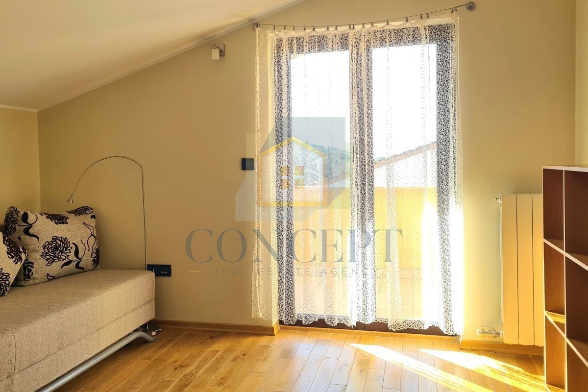 Poreč, Vrsar, Ampio appartamento con due camere da letto e terrazza sul tetto, a 500 m dal mare