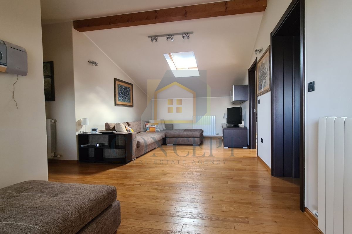 Poreč, Vrsar, Ampio appartamento con due camere da letto e terrazza sul tetto, a 500 m dal mare