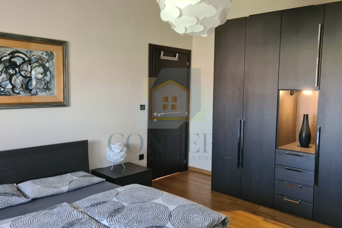 Poreč, Vrsar, Ampio appartamento con due camere da letto e terrazza sul tetto, a 500 m dal mare