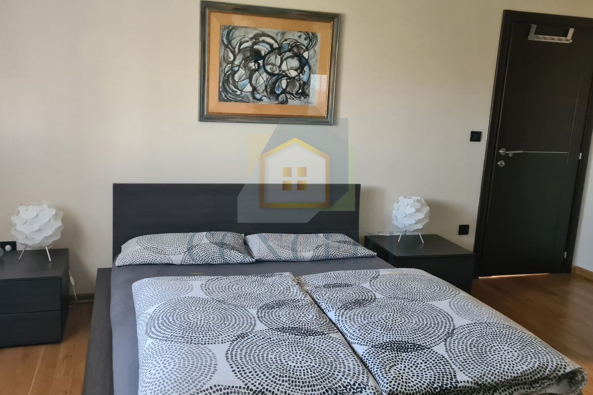 Poreč, Vrsar, Ampio appartamento con due camere da letto e terrazza sul tetto, a 500 m dal mare