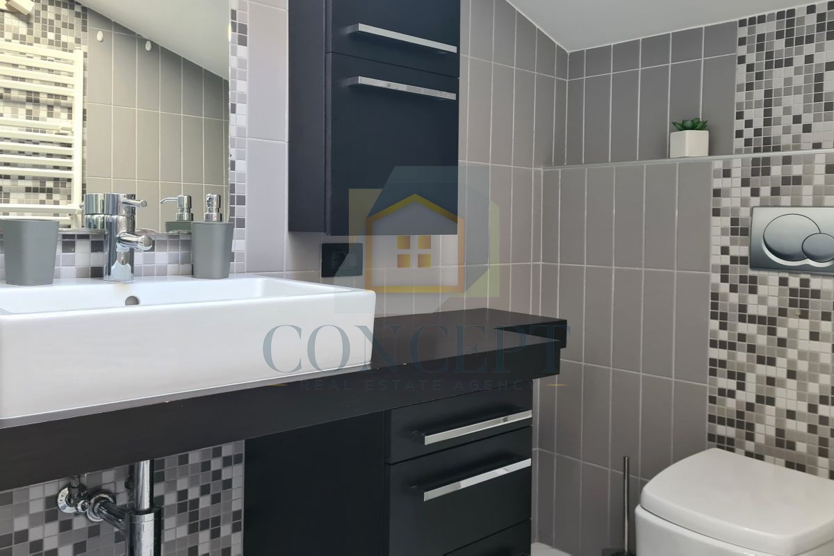 Poreč, Vrsar, Ampio appartamento con due camere da letto e terrazza sul tetto, a 500 m dal mare