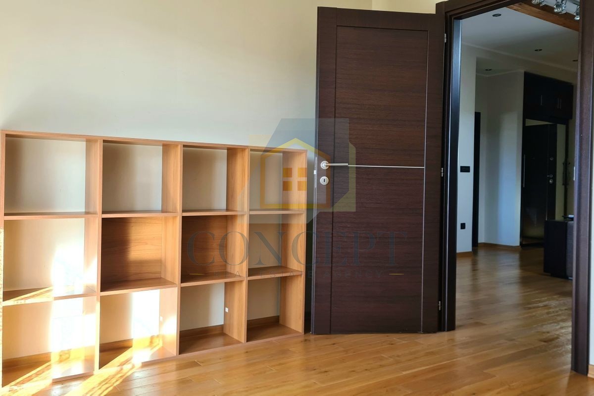 Poreč, Vrsar, Ampio appartamento con due camere da letto e terrazza sul tetto, a 500 m dal mare