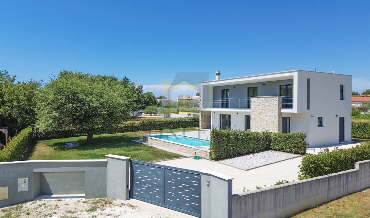 Poreč, dintorni, Moderna casa con piscina in posizione tranquilla a 5 km dal mare