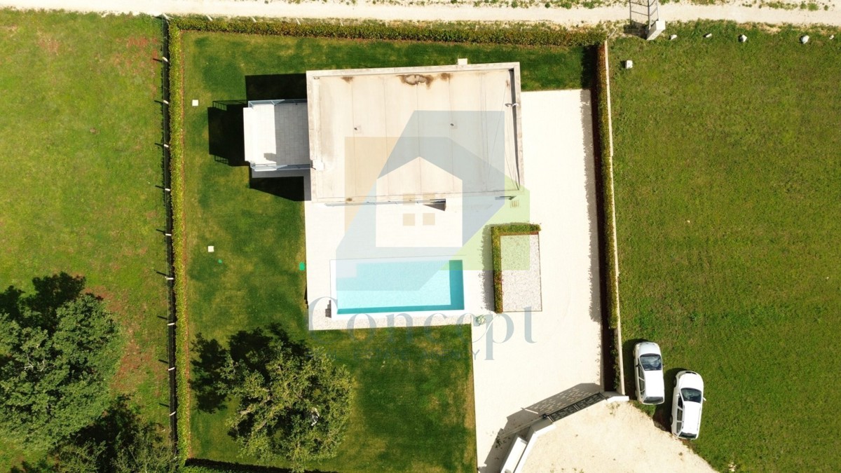 Poreč, dintorni, Moderna casa con piscina in posizione tranquilla a 5 km dal mare