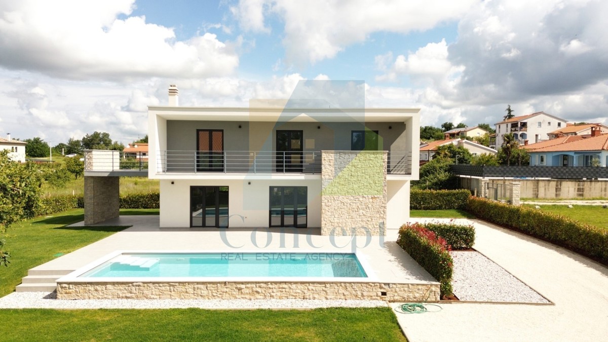 Poreč, dintorni, Moderna casa con piscina in posizione tranquilla a 5 km dal mare