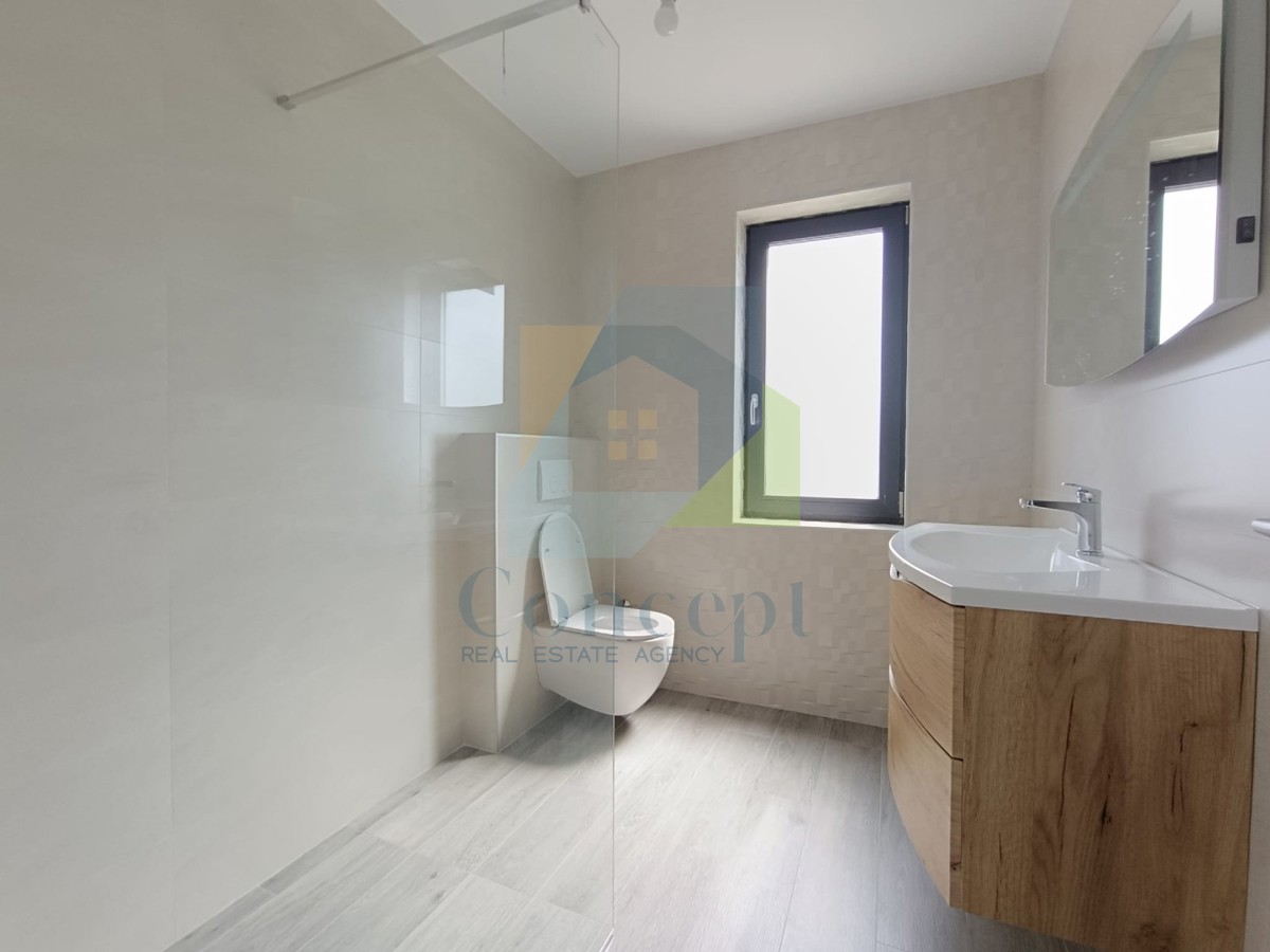 Poreč, dintorni, Moderna casa con piscina in posizione tranquilla a 5 km dal mare