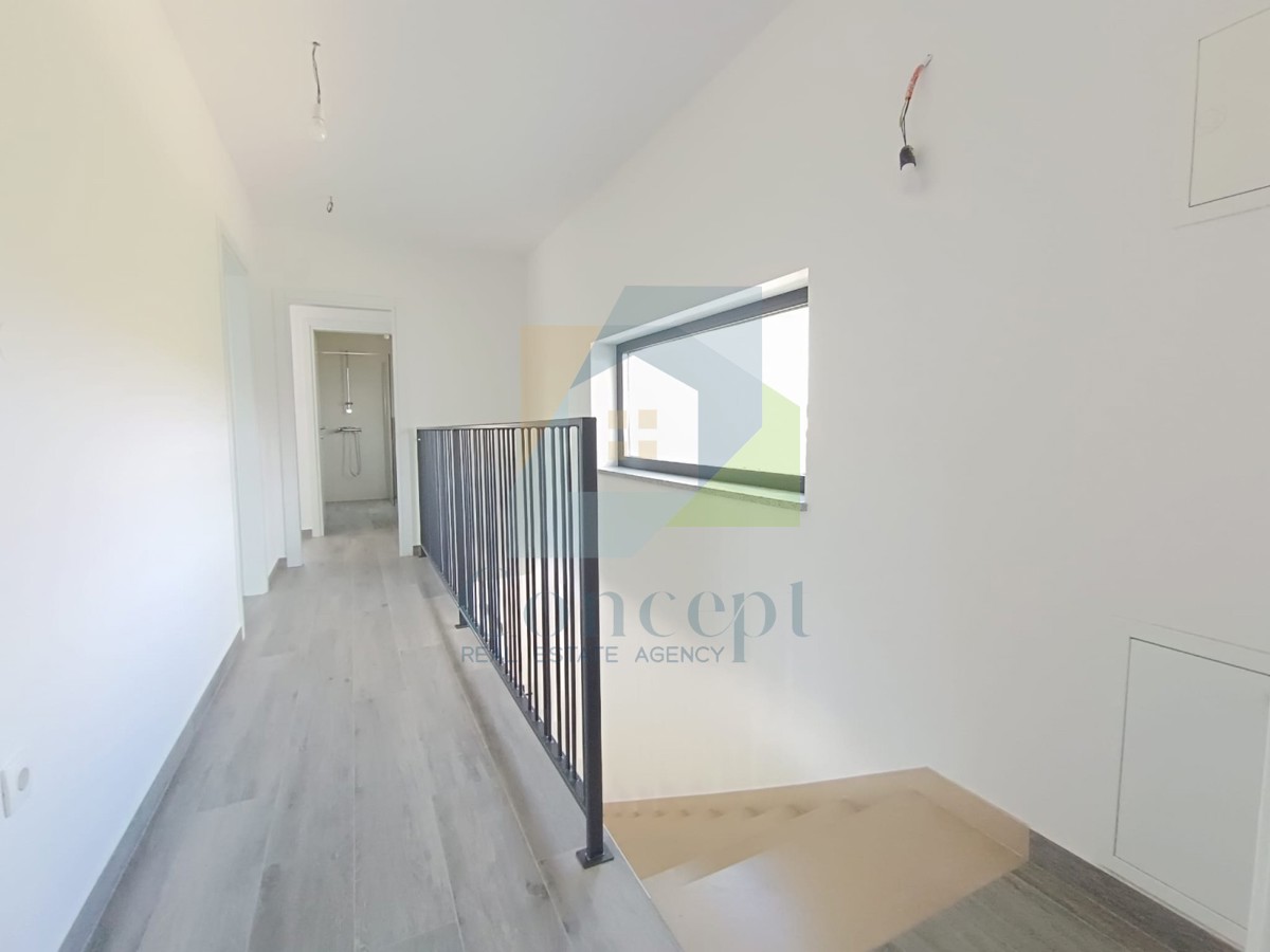 Poreč, dintorni, Moderna casa con piscina in posizione tranquilla a 5 km dal mare