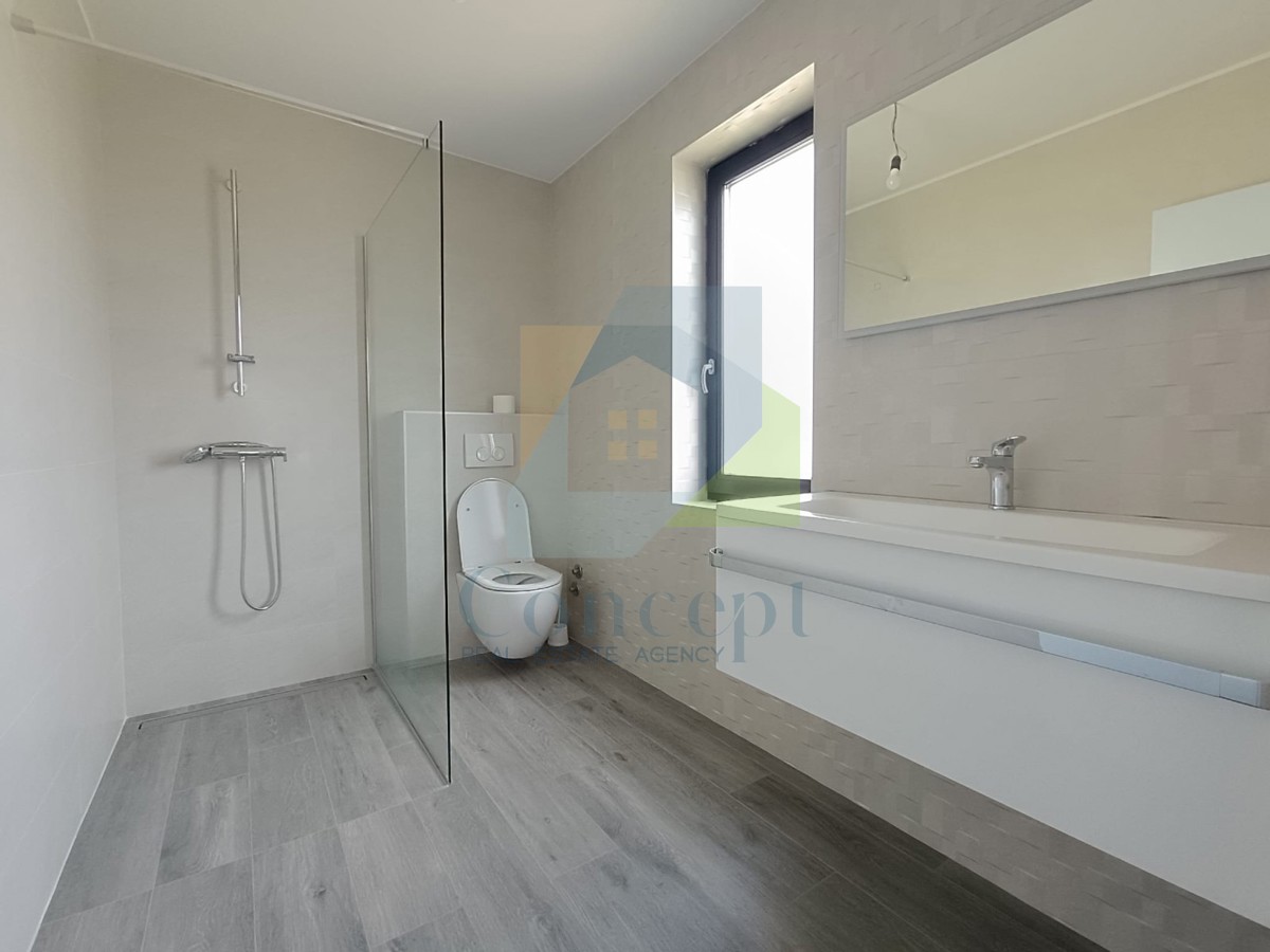 Poreč, dintorni, Moderna casa con piscina in posizione tranquilla a 5 km dal mare