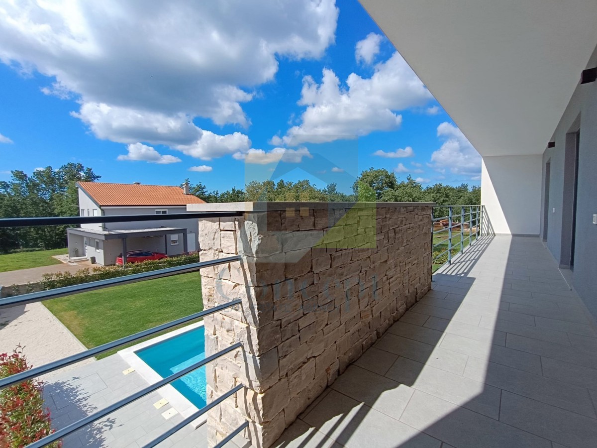 Poreč, dintorni, Moderna casa con piscina in posizione tranquilla a 5 km dal mare