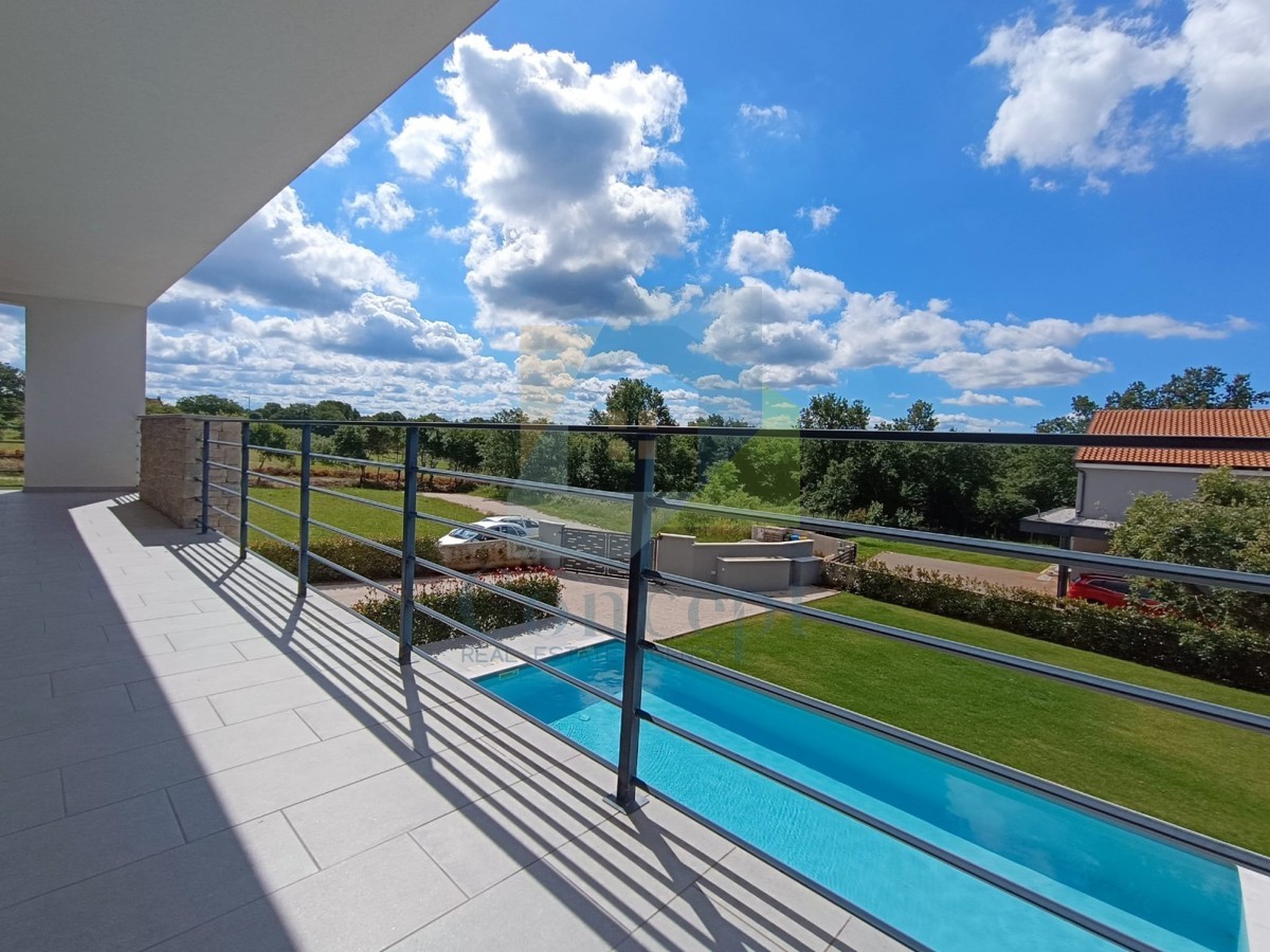 Poreč, dintorni, Moderna casa con piscina in posizione tranquilla a 5 km dal mare