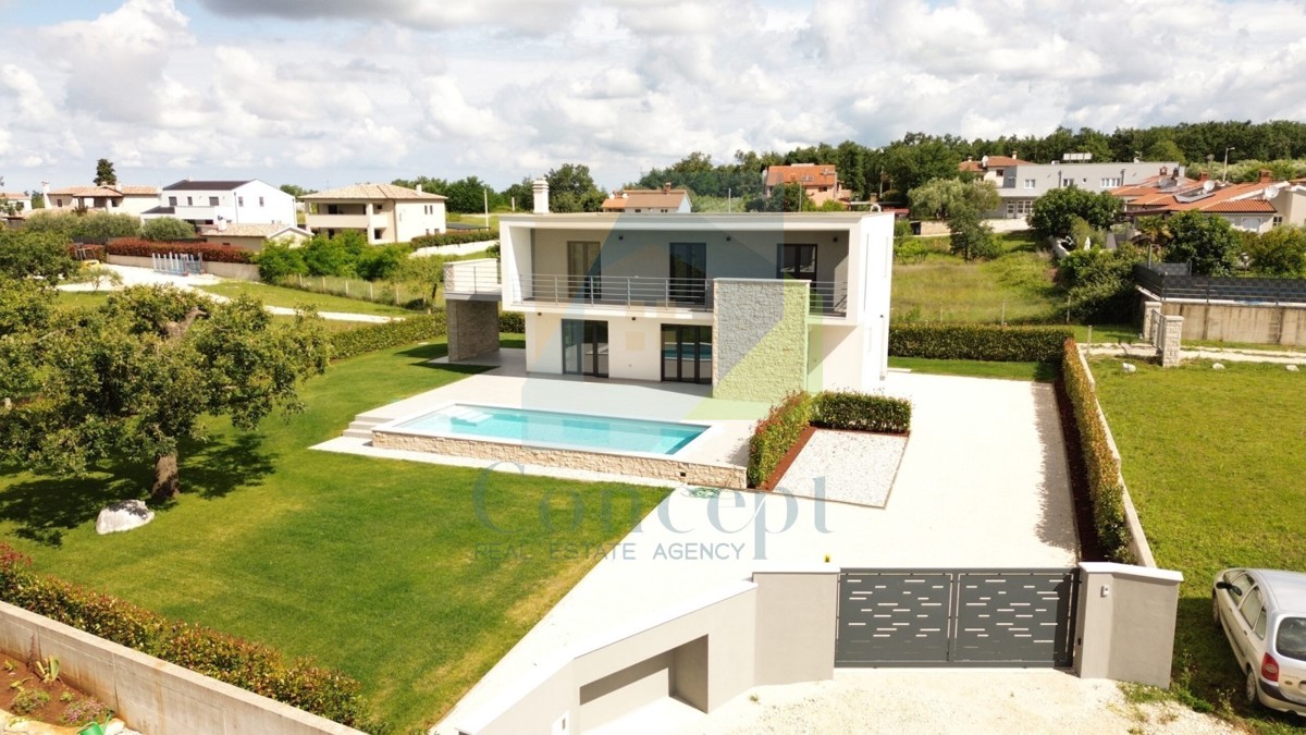 Poreč, dintorni, Moderna casa con piscina in posizione tranquilla a 5 km dal mare