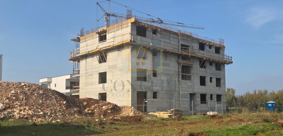 Asfalto, Poreč - OFFERTA ESCLUSIVA - Appartamento al piano terra con 2 camere da letto, a 3 km dal mare