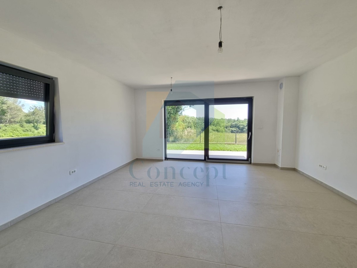 Poreč, dintorni, Appartamento al piano terra con 3 camere da letto e giardino, a 1 km dal mare