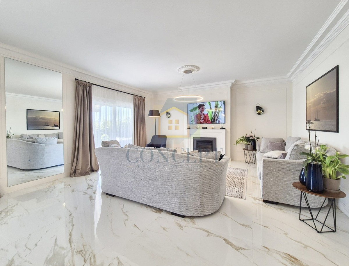 Poreč, dintorni, Lussuosa villa bifamiliare con piscina in posizione tranquilla, a 5 km dal mare.