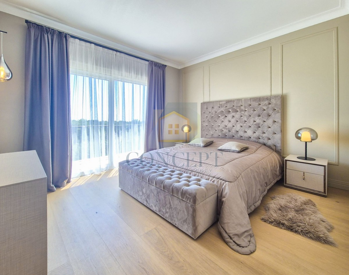 Poreč, dintorni, Lussuosa villa bifamiliare con piscina in posizione tranquilla, a 5 km dal mare.