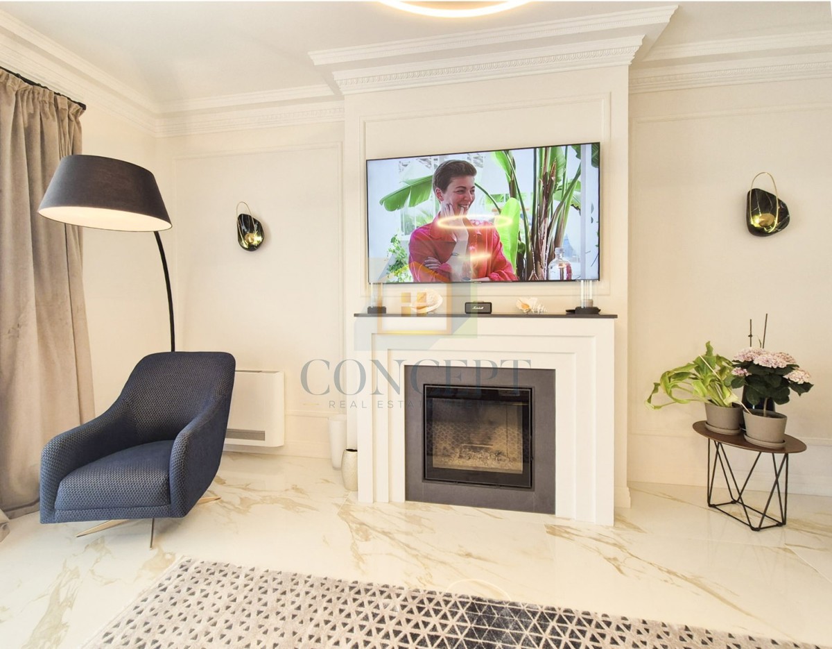 Poreč, dintorni, Lussuosa villa bifamiliare con piscina in posizione tranquilla, a 5 km dal mare.