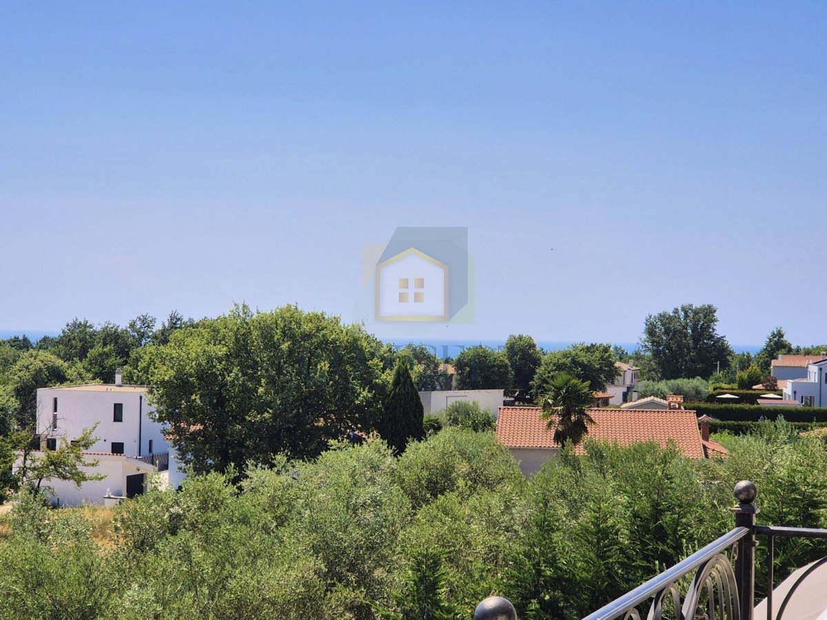 Poreč, dintorni, Lussuosa villa bifamiliare con piscina in posizione tranquilla, a 5 km dal mare.