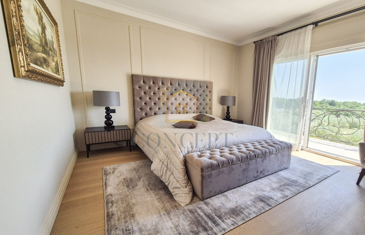 Poreč, dintorni, Lussuosa villa bifamiliare con piscina in posizione tranquilla, a 5 km dal mare.