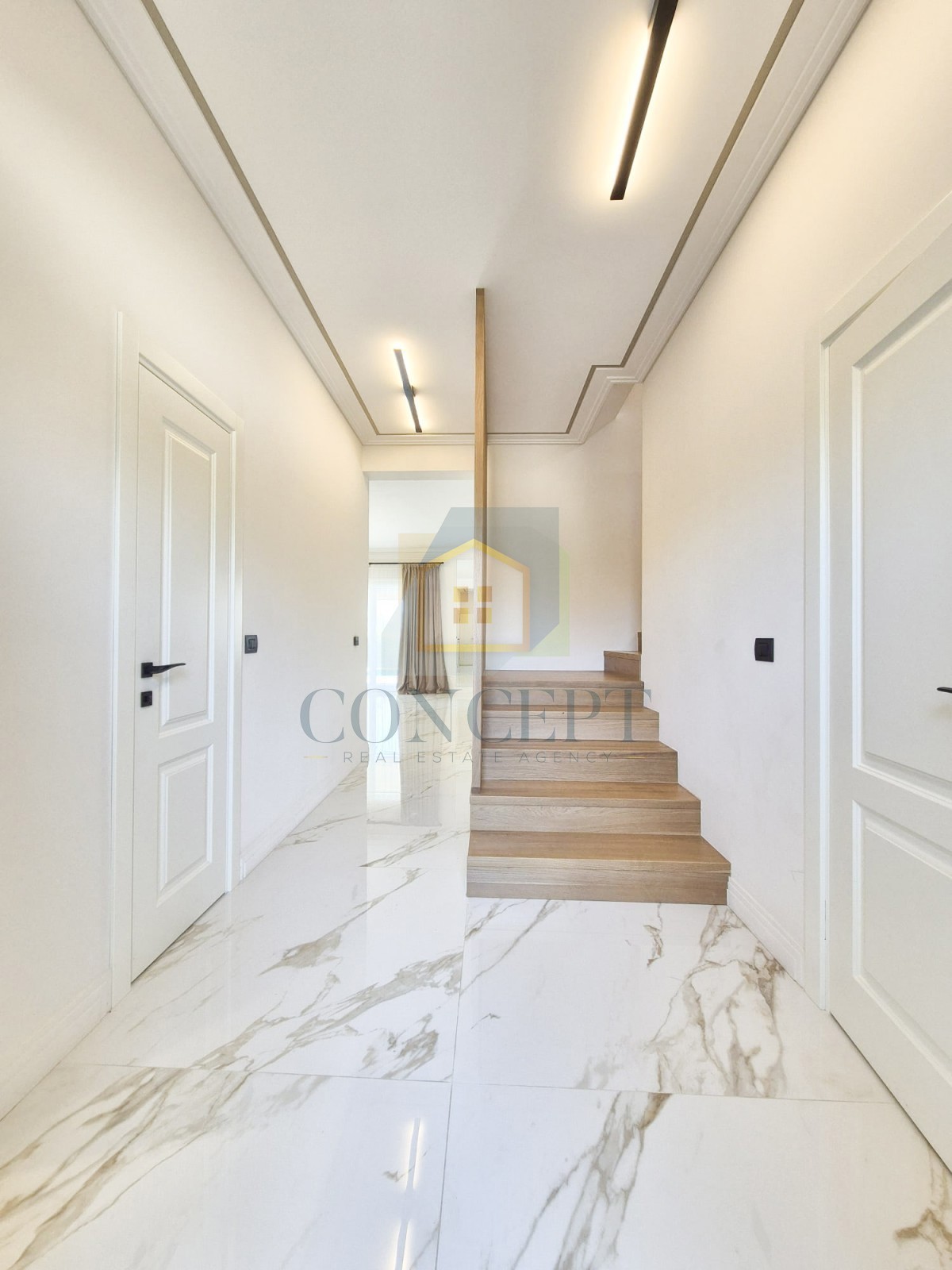 Poreč, dintorni, Lussuosa villa bifamiliare con piscina in posizione tranquilla, a 5 km dal mare.