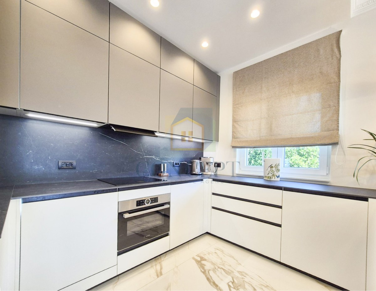 Poreč, dintorni, Lussuosa villa bifamiliare con piscina in posizione tranquilla, a 5 km dal mare.