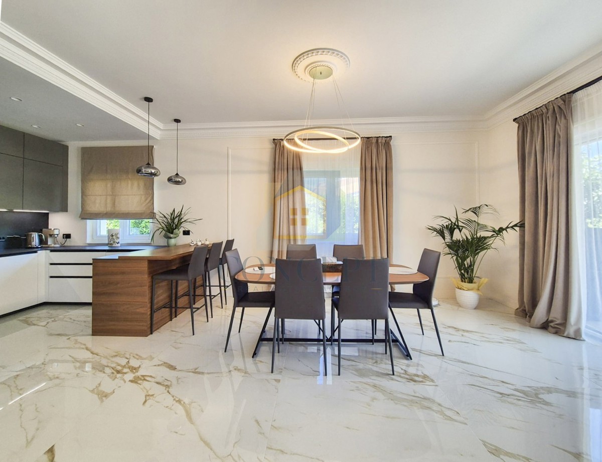 Poreč, dintorni, Lussuosa villa bifamiliare con piscina in posizione tranquilla, a 5 km dal mare.