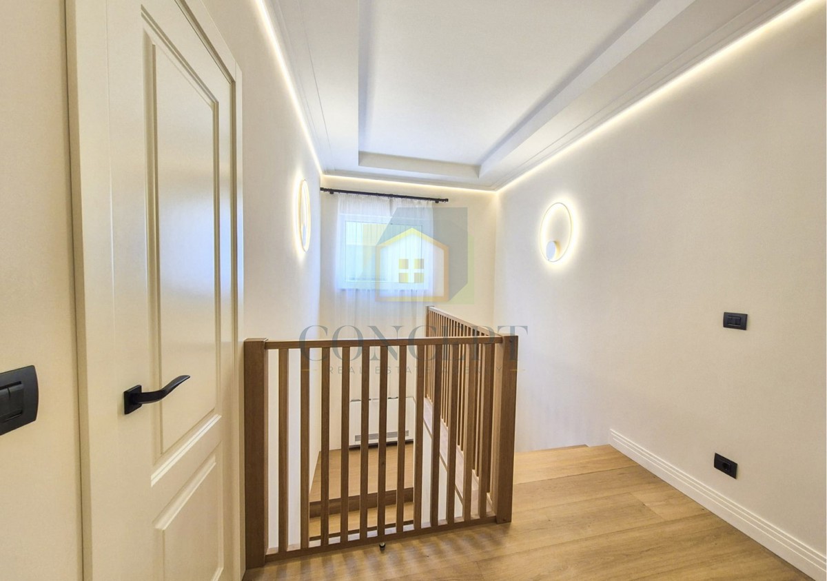 Poreč, dintorni, Lussuosa villa bifamiliare con piscina in posizione tranquilla, a 5 km dal mare.